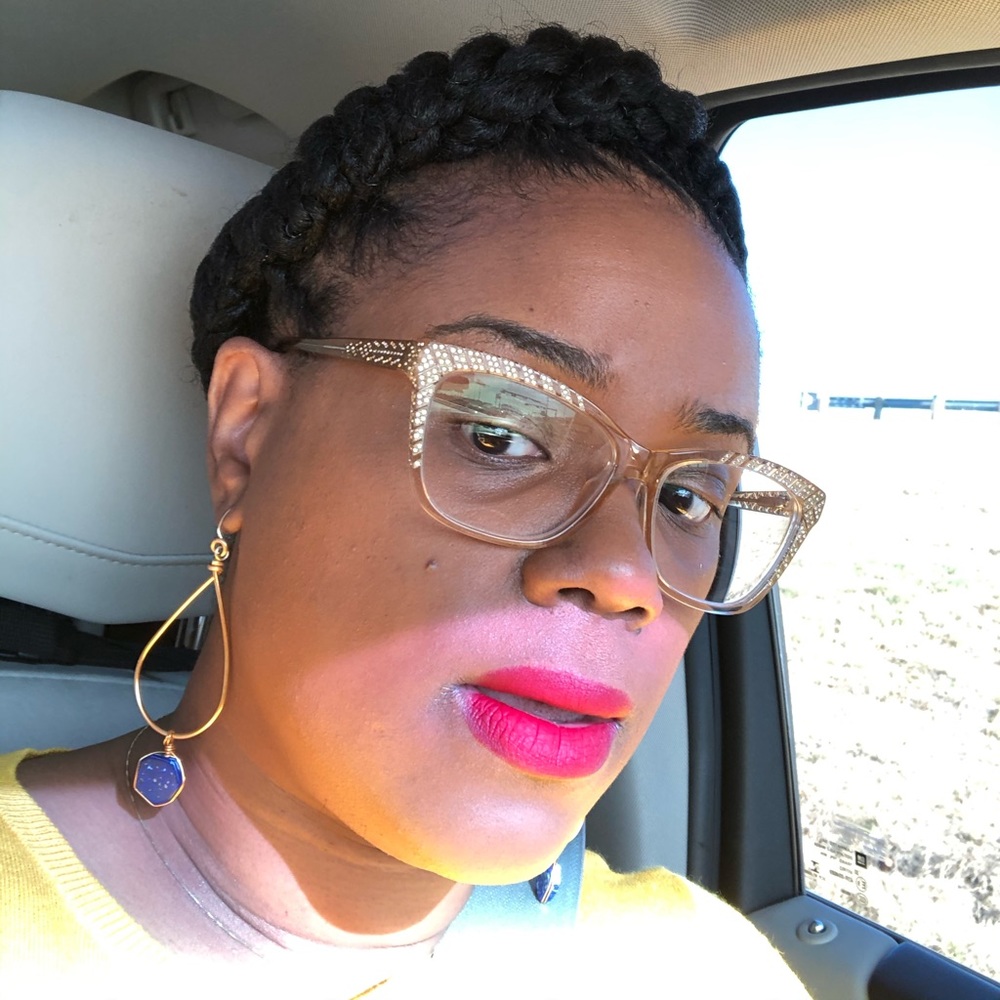 Meet your Posher, Ronya